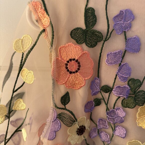 GLORY CONNECTION FLORAL APPLIQUE 3D DRESS MEDIUM - Picture 3 of 9